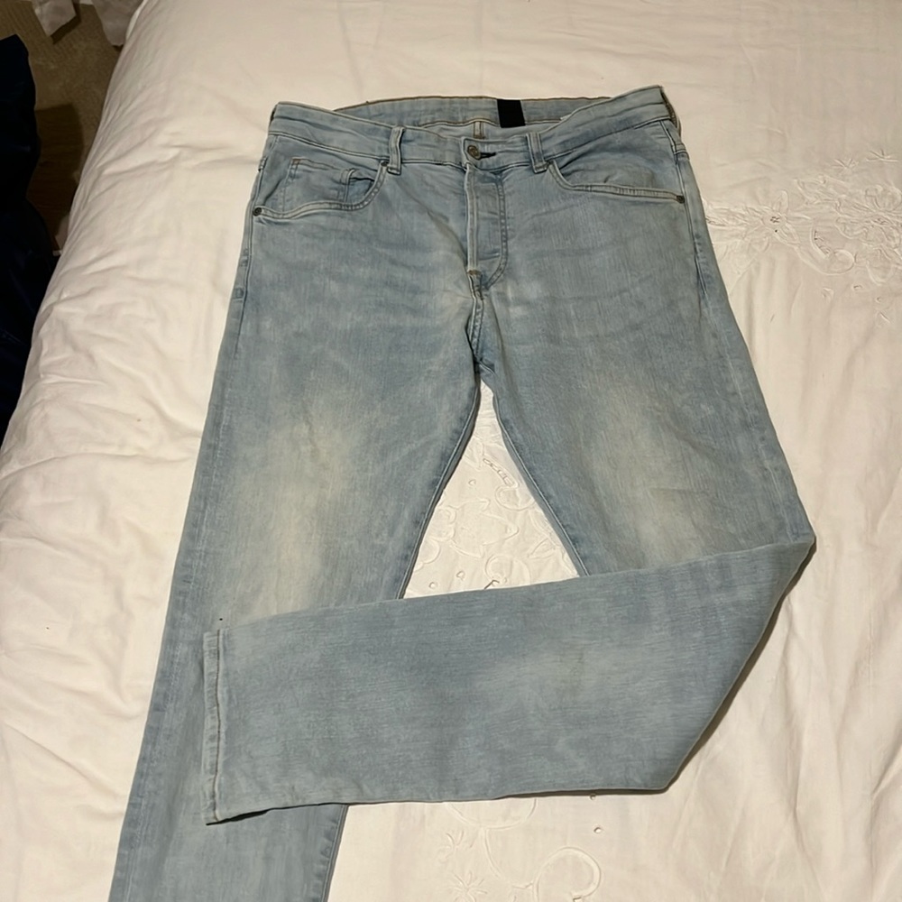 H&M light wash skinny jeans